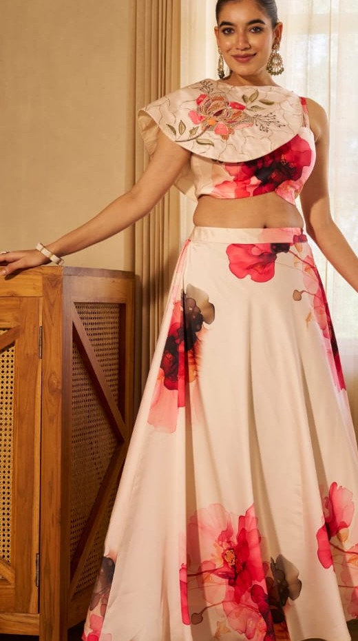 Creme peach floral fusion look